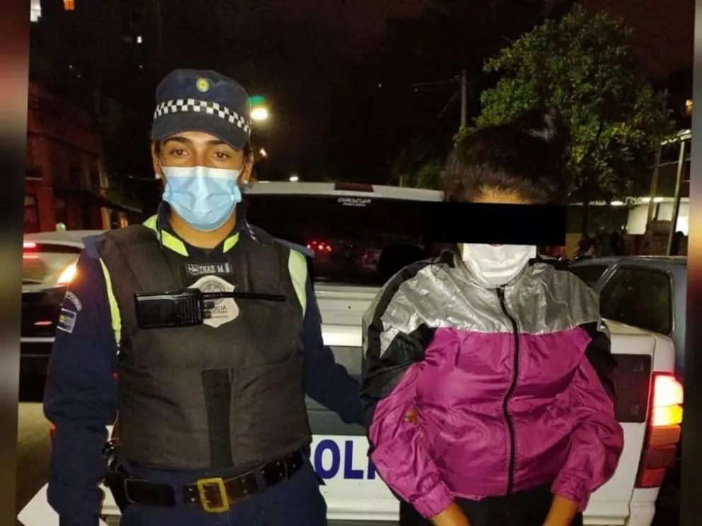 Alderetes: Policías la sorprendieron maltratando a sus hijos y la aprehendieron