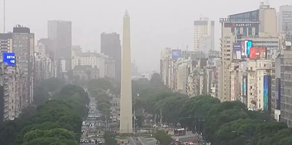 El humo de los incendios en la Patagonia llegó a Buenos Aires y cubrió la ciudad