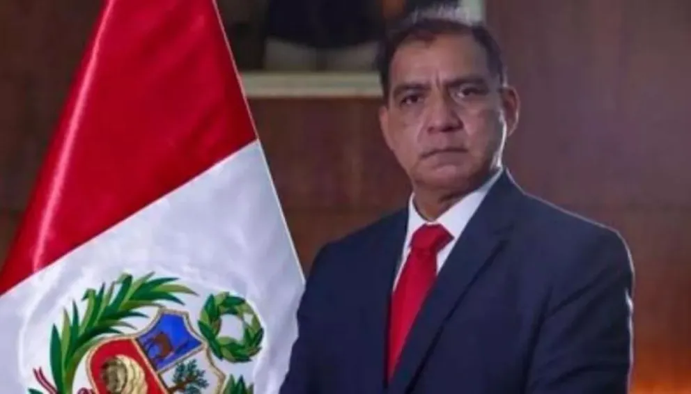 Un ministro peruano renunció tras ser escrachado por hacer una fiesta en su casa incumpliendo el protocolo