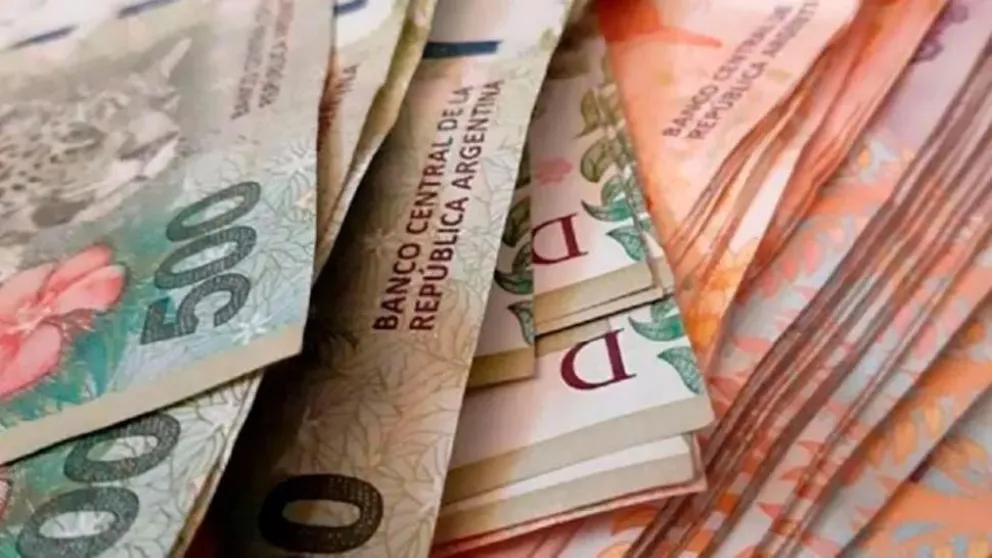 La emisión de pesos para pagar la deuda del Banco Central superó a la del “plan platita”