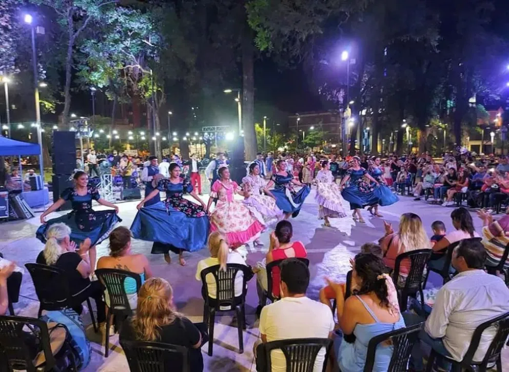 Plaza Independencia: festival folclórico para celebrar el “Día de la Tradición”