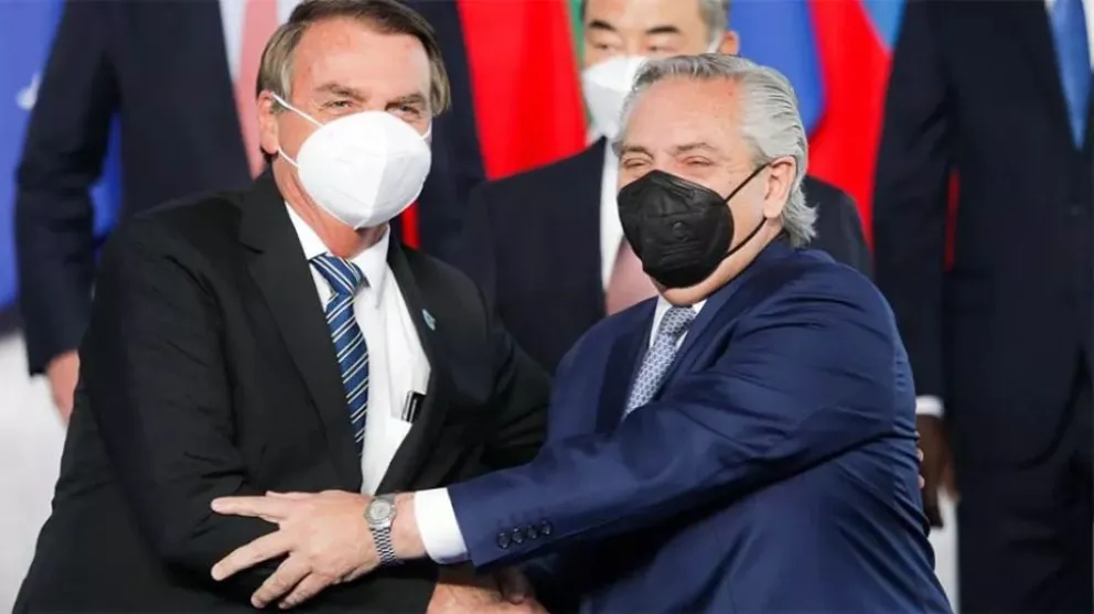 El cálido encuentro entre Jair Bolsonaro y Alberto Fernández en el G20