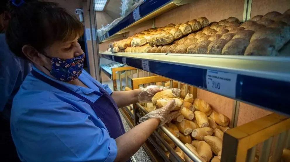 panaderos advierten que se suspendió la venta de harina producto de la guerra en Ucrania.