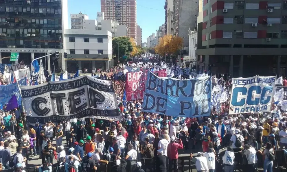 Movilizan las organizaciones sociales que acompañan al presidente Alberto Fernández.