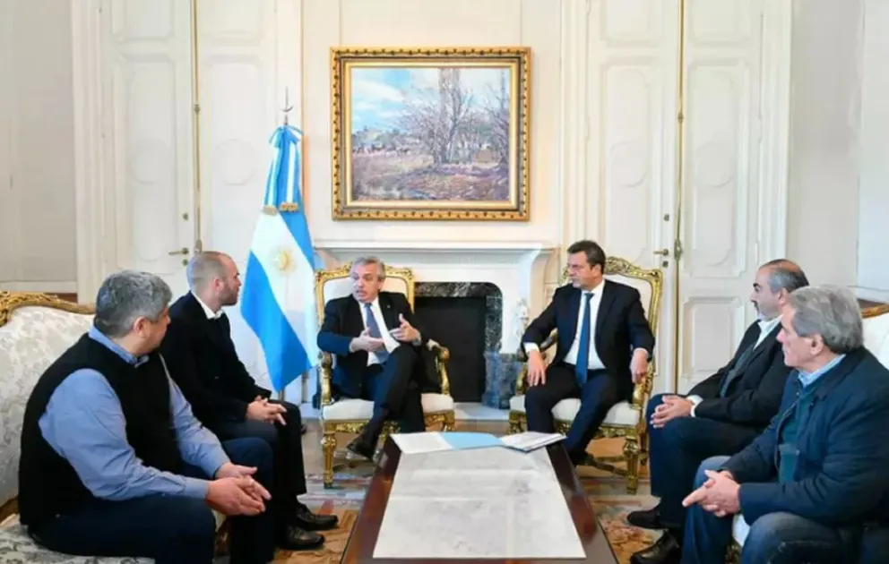 Alberto Fernández junto a Guzmán y Massa reunidos con la CGT.