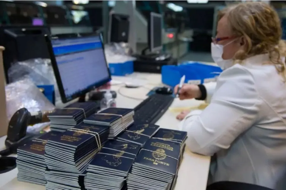 Los pasaportes se volverían a entregar en 15 días hábiles.