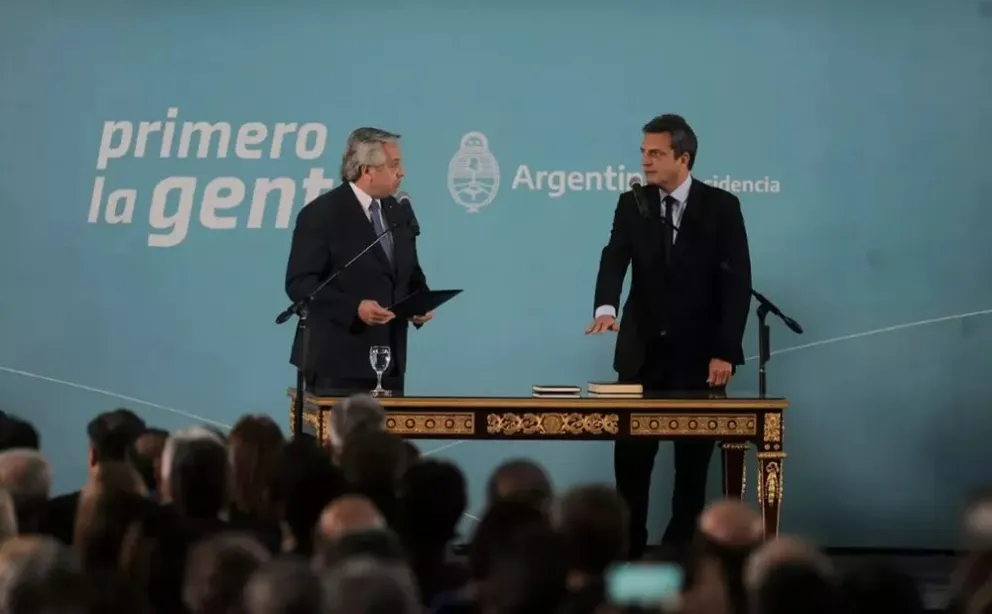 El Presidente le tomó juramento a Sergio Massa como nuevo Ministro de Economía.
