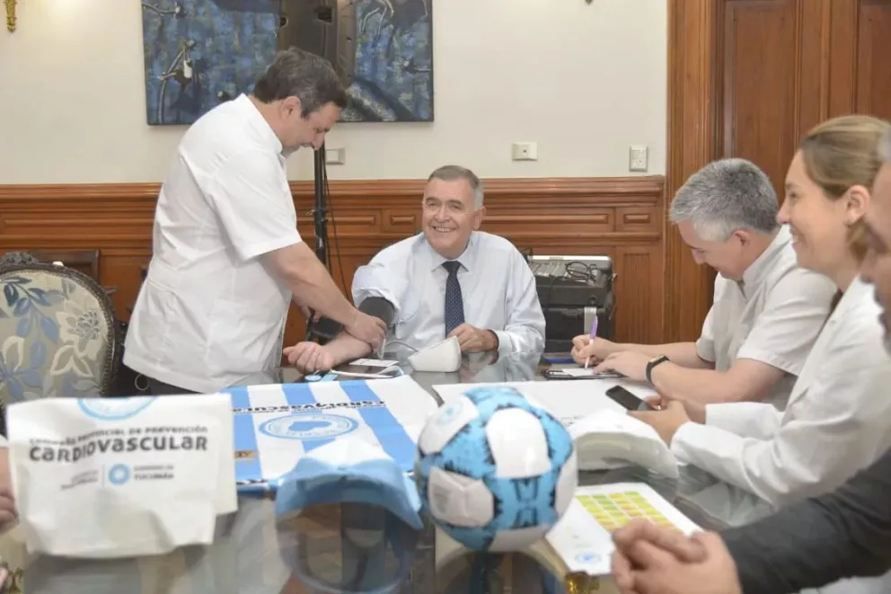 El ministro Medina Ruiz presentó al gobernador Jaldo el programa Palpitar.