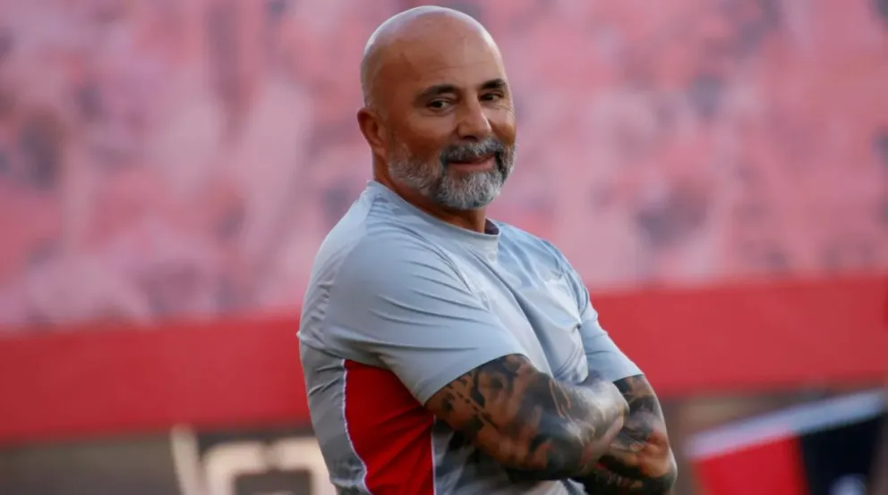 Jorge Sampaoli fue presentado en el Flamengo: pose de canchero, anteojos negros y un apodo de lujo.