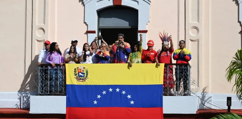 El presidente de Venezuela, Nicolás Maduro este lunes 23 con su esposa Cilia Flores, después de conocerse que había canc