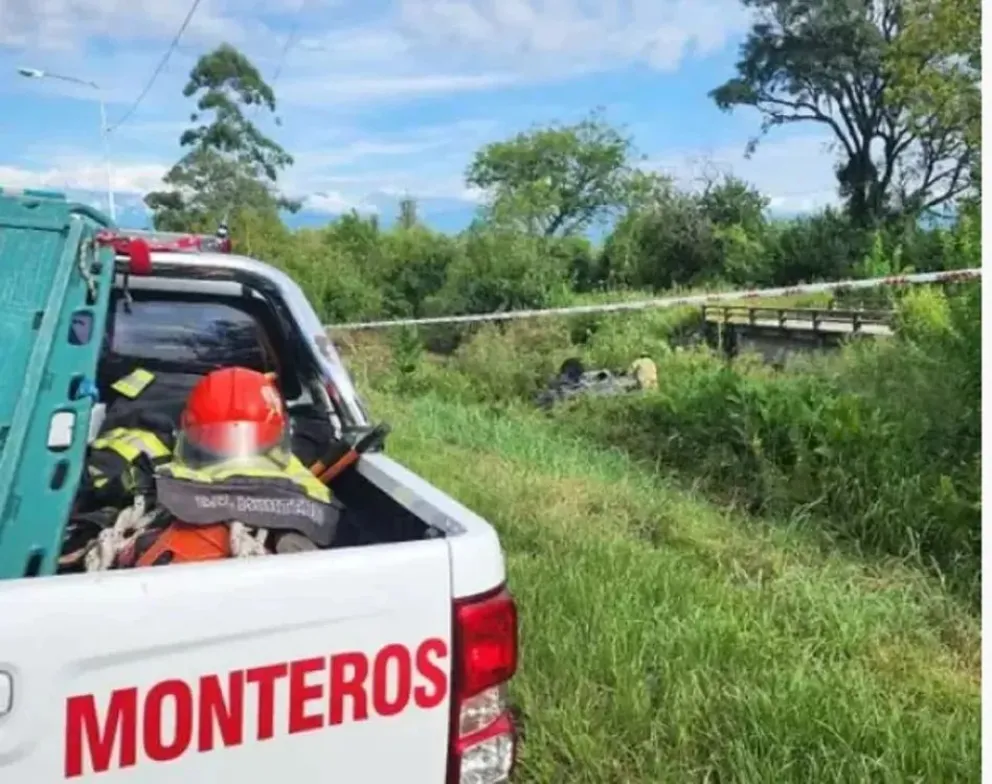 Un hombre perdió la vida al volcar el auto que conducía en un paraje en Monteros.