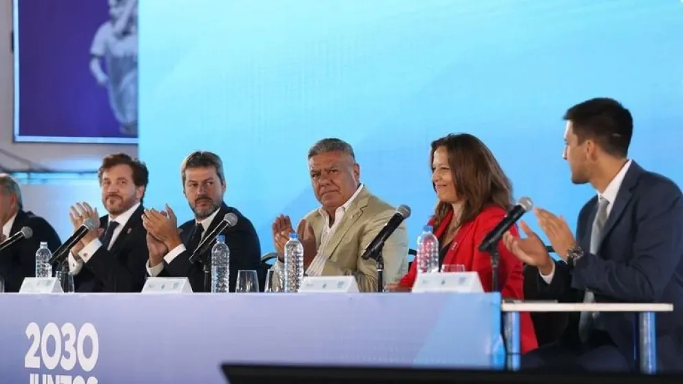 Claudio Tapía, Alejandro Domínguez, Matías Lammens, y Alejandra Vergara, ministra de deportes de Chile