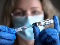 COVID 19: piden que mayores de 50 años se vacunen