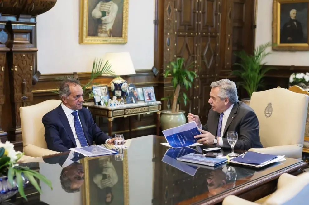 El presidente Alberto Fernández junto a Daniel Scioli