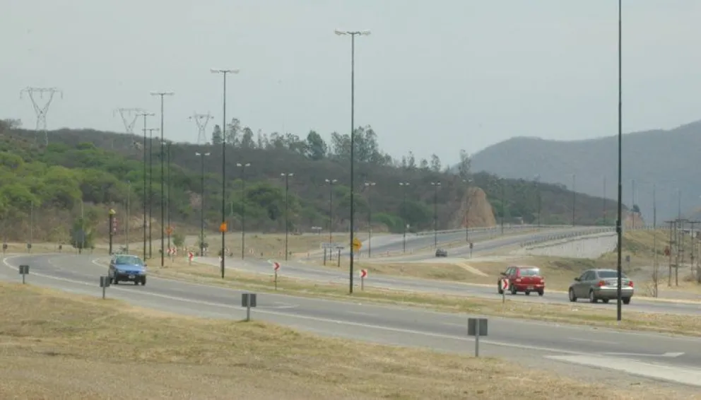 La zona de los moteles en la autopista de acceso este en Salta