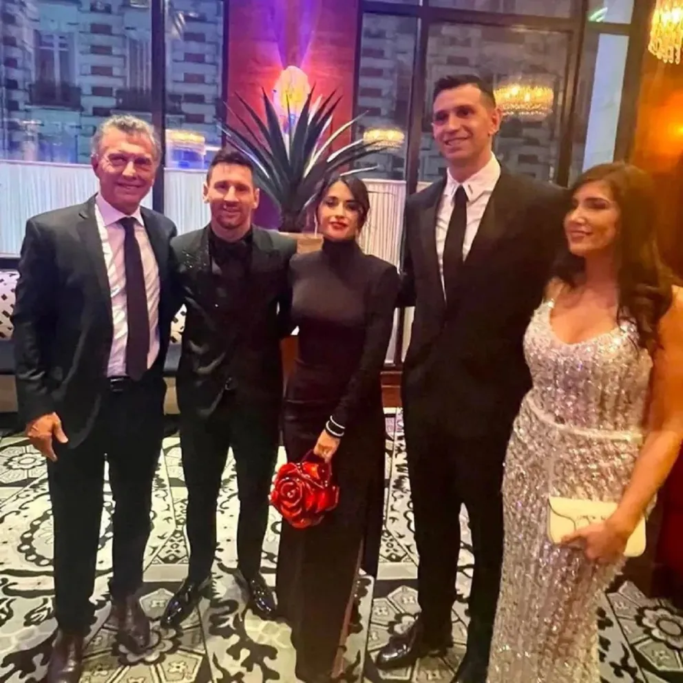 El expresidente Macri con las campeones del mundo, Messi y Dibu Martìnez