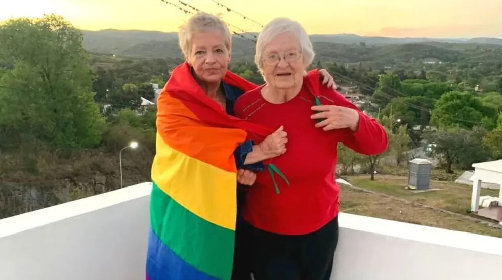 Mora y Elsa tienen 80 años y están en pareja hace más de 20