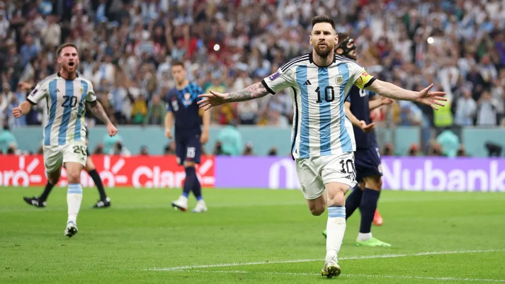 Messi, de penal, anotó el primer tanto en la final ante Francia en Qatar 2022. 