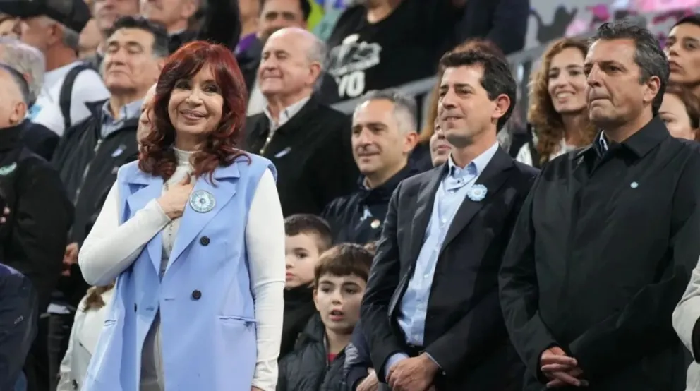      Cristina Kirchner, Eduardo "Wado" de Pedro y Sergio Massa: la postal que dejó el acto oficialista en Plaza de Mayo 