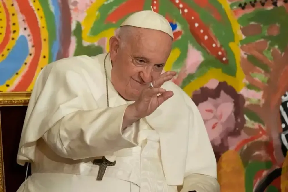 El papa Francisco pasó una noche tranquilo luego de la operación abdominal a la que fue sometido
