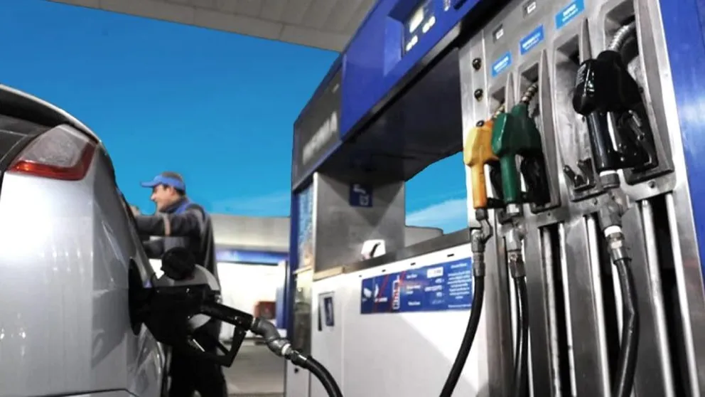 Con el nuevo mes, se aplica un ajuste en el impuesto a los combustibles.