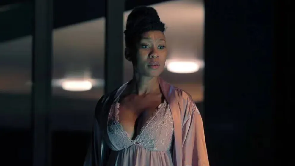 Kgomotso Christopher como Nandi, la protagonista del conflicto que presenta la serie "Seducción Fatal".