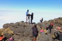 Un joven decidió llegar hasta la cumbre del cerro Ñuñorco para pedirle casamiento a su novia