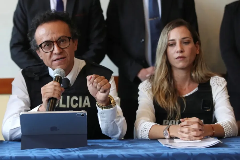 Ecuador: con chaleco antibalas, el periodista Christian Zurita remplaza al candidato asesinado