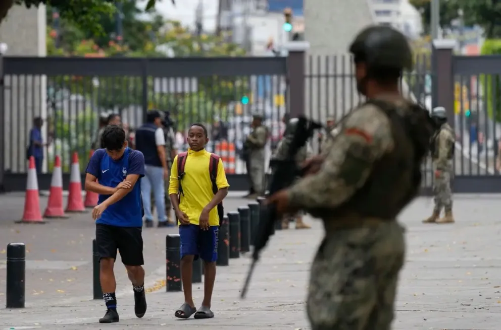 Entre el temor narco y la crisis política, Ecuador elige presidente