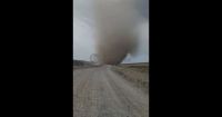 El Zonda generó un imponente tornado en los Valles