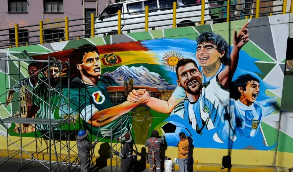 Mural dedicado a la Selección Argentina generó polémica en La Paz