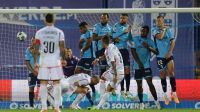 Golazo de tiro libre de Di María en la victoria de Benfica