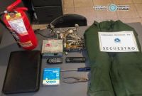 Atrapan a un hombre robando objetos del interior de un colectivo de larga distancia