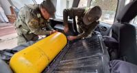 Acondiciona 27 kilos de cocaína en el tubo de GNC de una camioneta