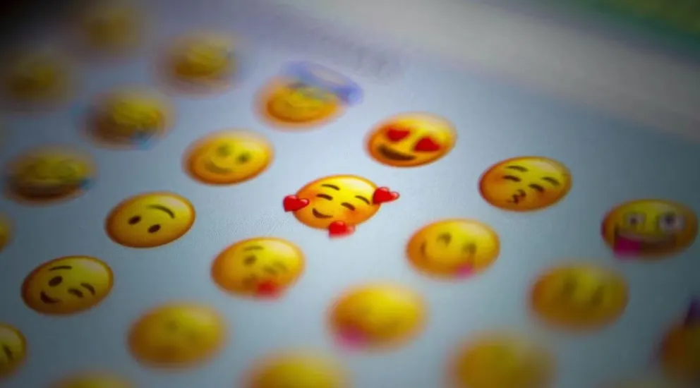 Una plataforma permite crear tus propios emojis, con los encantos de la IA