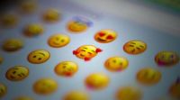 Una plataforma permite crear tus propios emojis, con los encantos de la IA