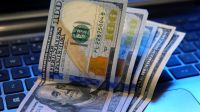 Este martes vuelven a abrir los mercados: ¿Cómo reaccionará el dólar?