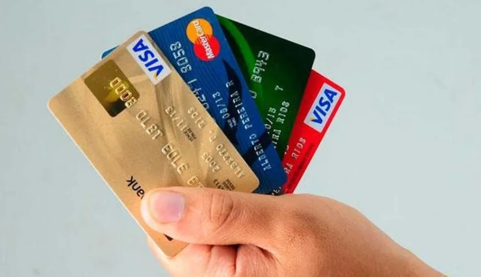 Se encarecen los consumos con tarjeta de crédito: cómo queda el interés de cuotas y pago mínimo