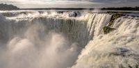 Cierran el acceso a las Cataratas del Iguazú por una crecida