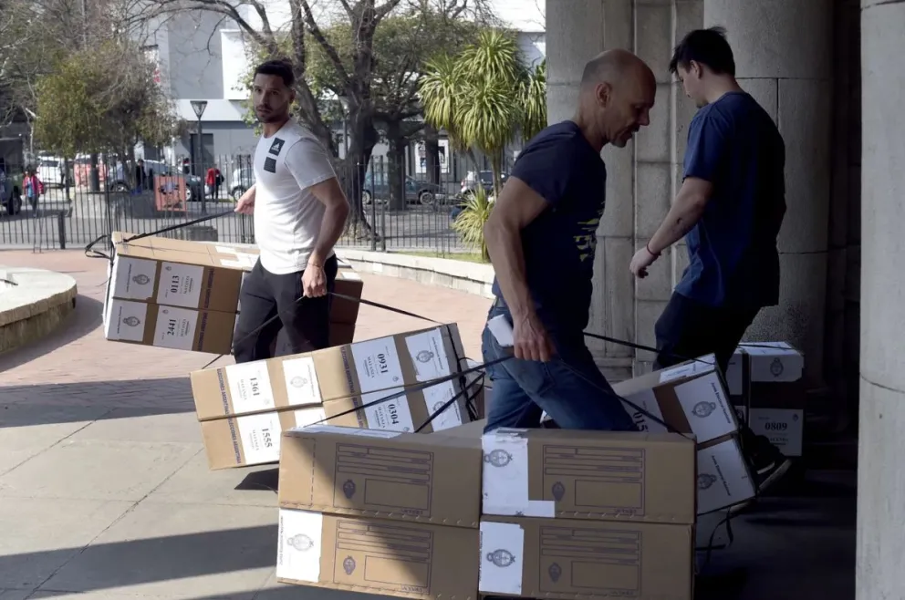 Polémica electoral en La Plata: encontraron dos urnas sin votos