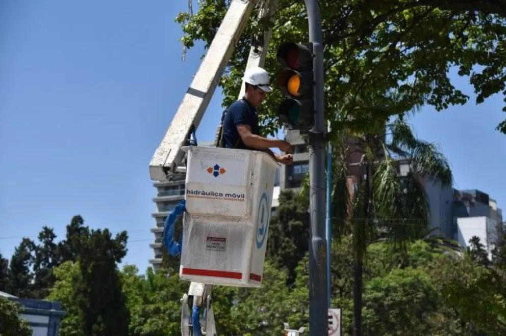 Iniciaron las tareas de recuperación de los semáforos en la Capital