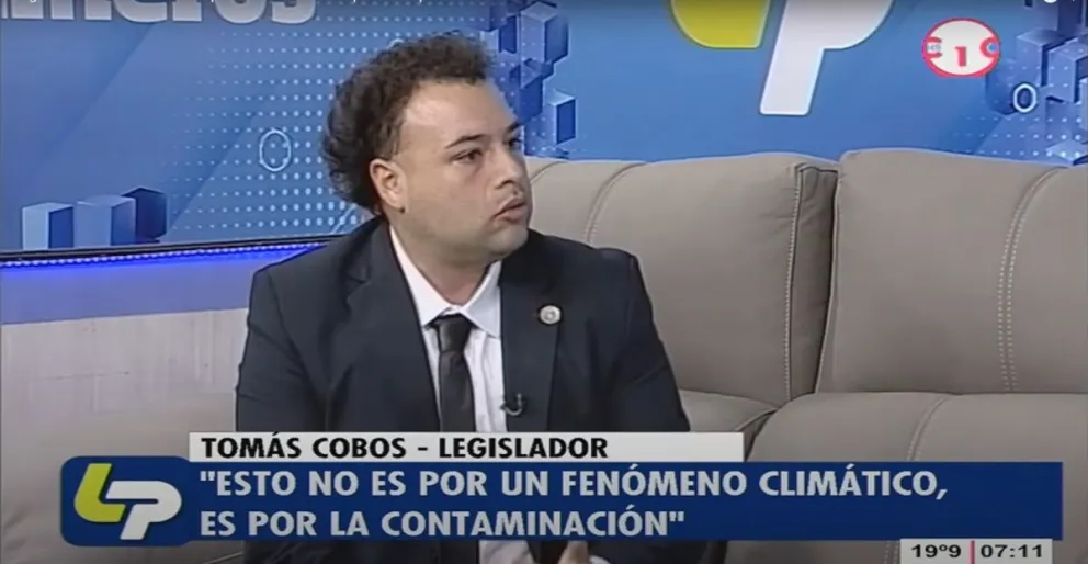 "Hay un funcionario que garantiza la impunidad de la contaminación ambiental" El legislador Cobos denunció que la contaminación mató a los peces 
