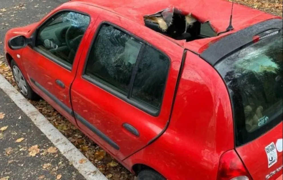 Impactante: Un meteorito cayó y perforó un vehículo