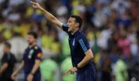 "No te vayas", el pedido de una hincha de la Selección a Lionel Scaloni