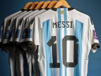 Subastan seis camisetas que utilizó Lionel Messi en el Mundial de Qatar