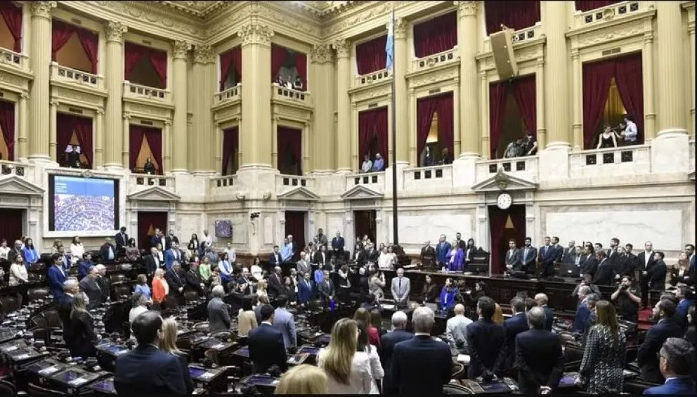 Se realiza la jura de los nuevos 130 diputados: Martín Menem asume como presidente de la Cámara baja