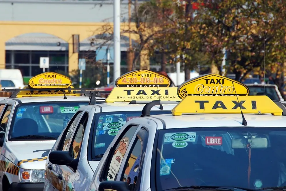 Taxistas no quedaron conformes con el incremento de la tarifa