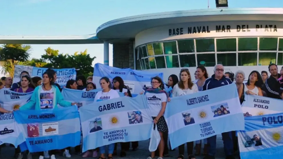 Familiares de víctimas del ARA San Juan buscan que la Corte revise sobreseimiento a Macri