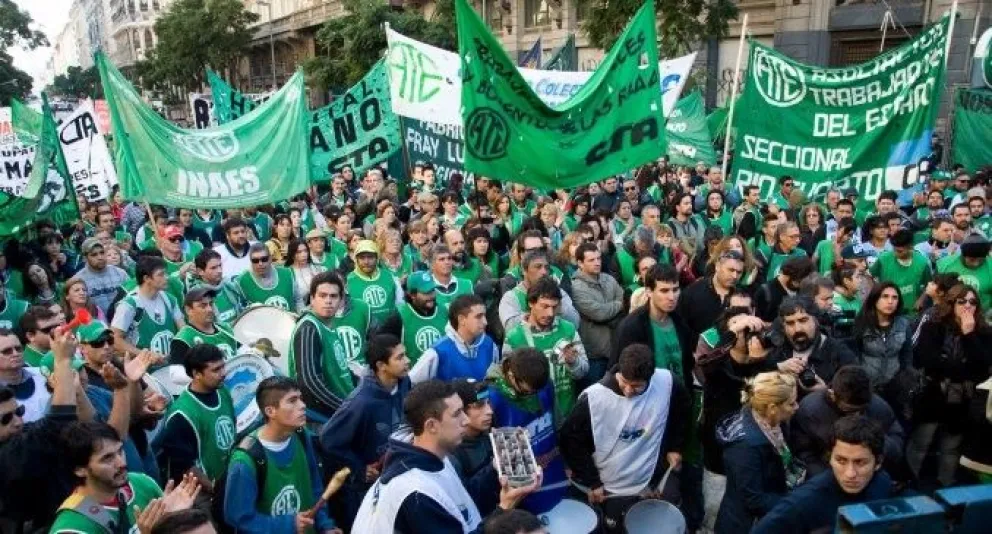 ATE convocó a una movilización este viernes en rechazo del DNU de Javier Milei