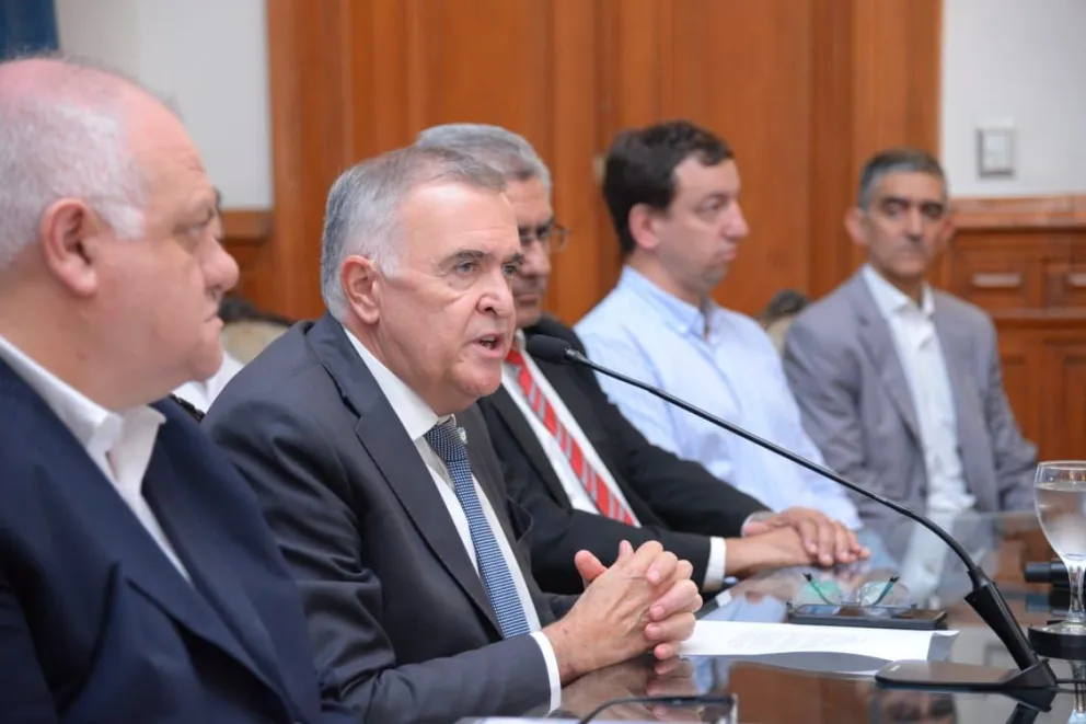 El gobernador, Osvaldo Jaldo, en conferencia de prensa en Casa de Gobierno
